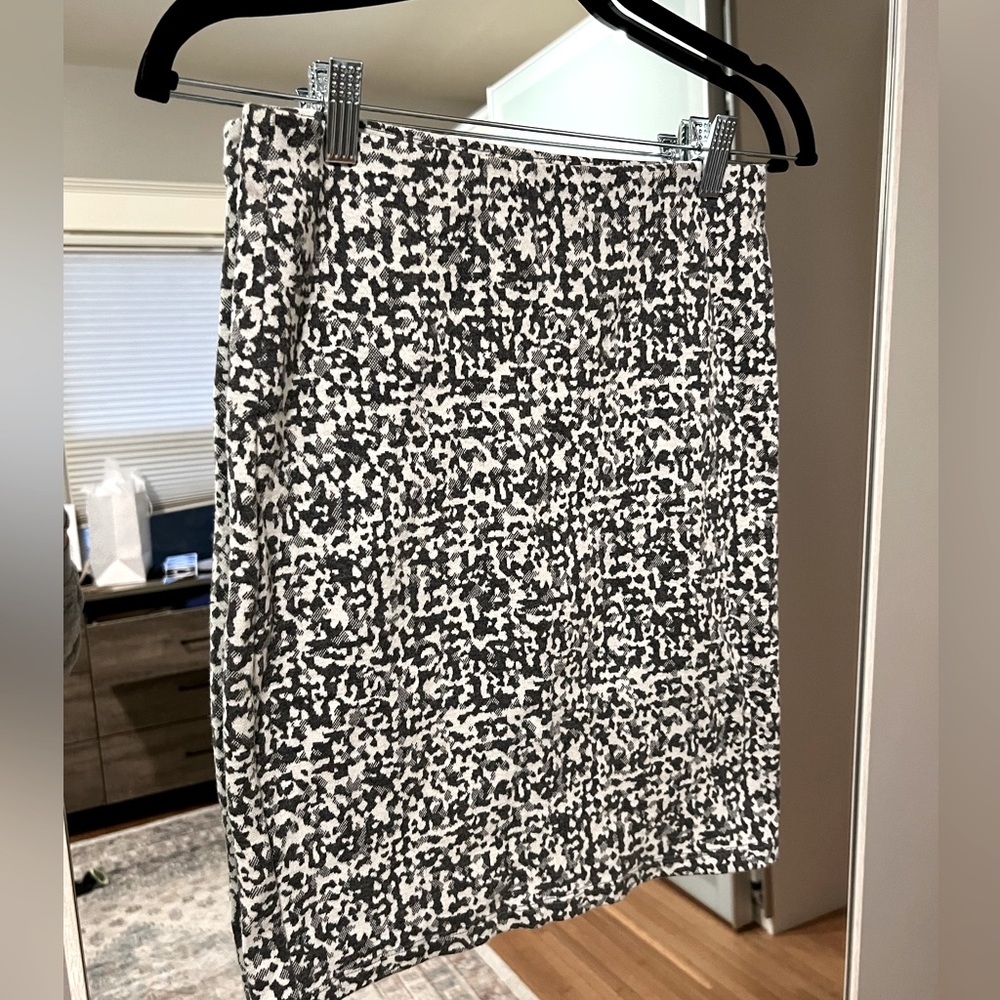 Loft 82 pencil skirt - grey/cream pattern - size 1 (small)